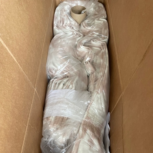 Brand:Spring Windows Fashion. Size: 14 feet wide 7’4 feet high. - Picture 1 of 6